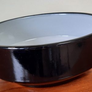 Zwarte emaille schaal