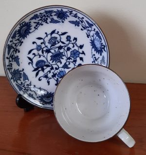 mooie bewerkte kop en schotels - Afbeelding 6