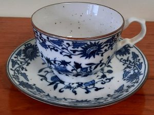 mooie bewerkte kop en schotels - Afbeelding 7