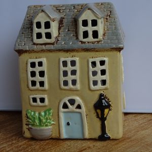 Village Pottery herberg met lantaarn