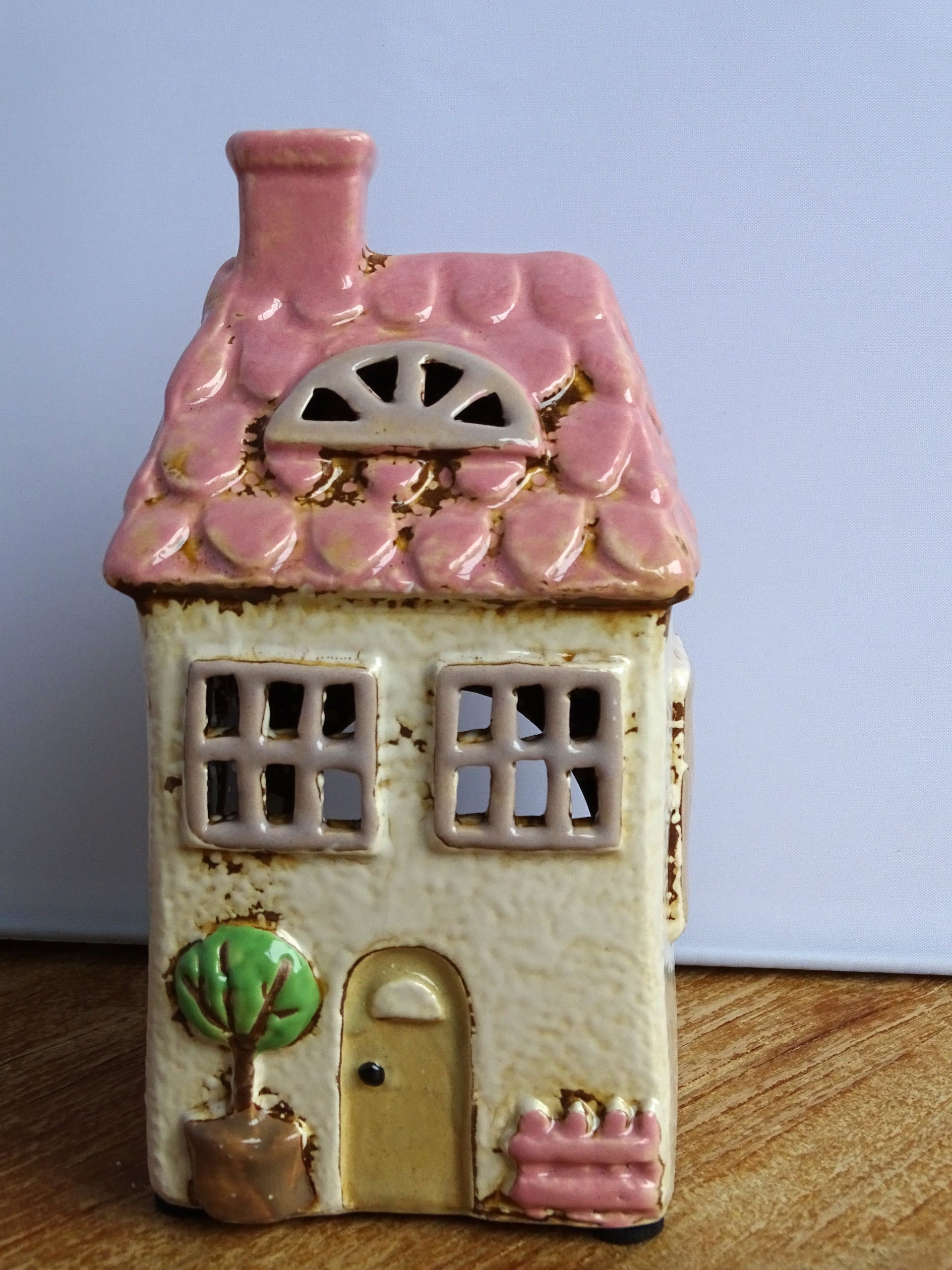 Mini waxinelichthouder huisje van Village Pottery